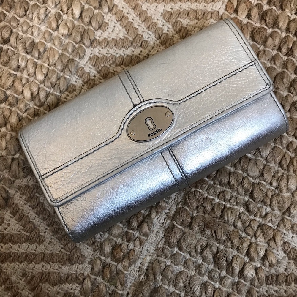 Silver leather fossil wallet